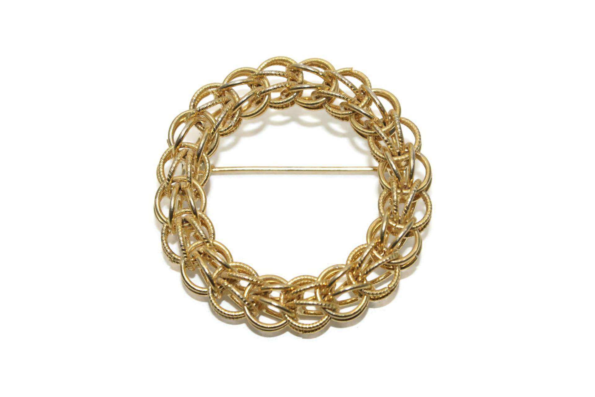 Vintage Texturierte Und Glatte Gold Tone Open Link Style Kranzbrosche von ADreamersCarnival