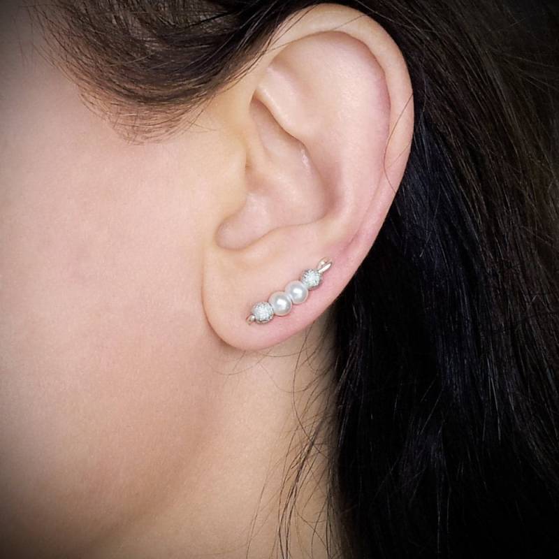 Silber Ohr Kletterer, Sweep, Jacke, Weiße Perlen Rebe, Brautschmuck, Brautjungfern Ohrringe, Ohrnadeln von AEHandmadeJewellery