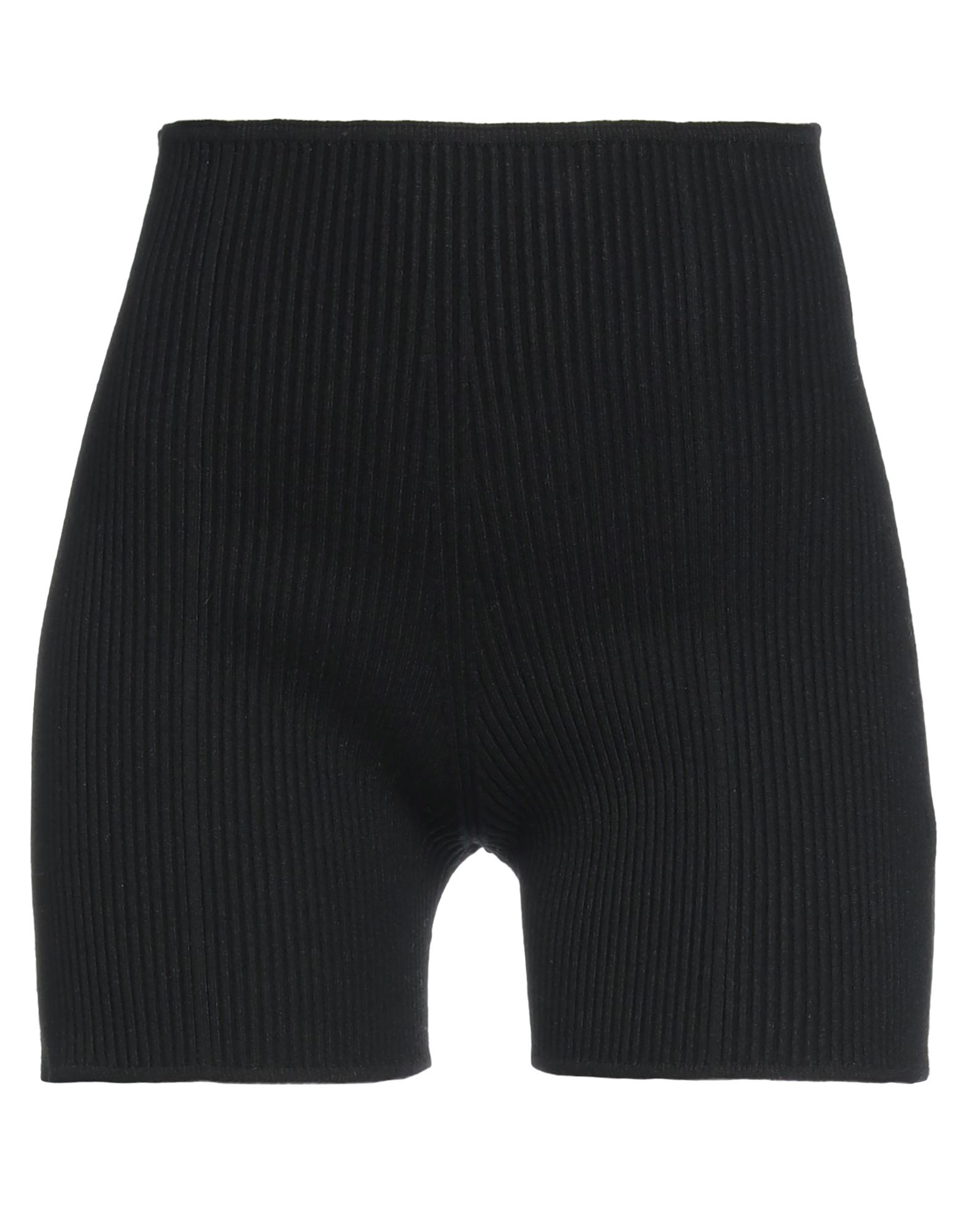 AERON Shorts & Bermudashorts Damen Schwarz von AERON