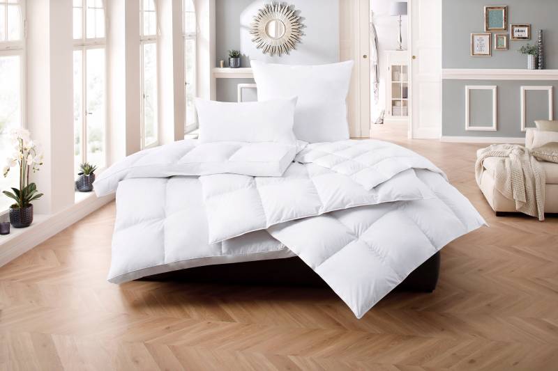 Älgdröm Daunenbettdecke + Federkissen "Loftet, Bettdecke 135x200 cm, 155x220 cm, Made in Green" 2-tlg., Set mit Kissen 40X80 cm, 80x80 cm, allergikerfreundlich von Älgdröm