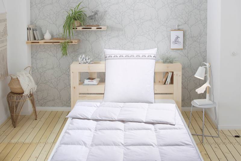 Älgdröm Daunenbettdecke + Kopfkissen "Sorsele, Bettdecke 135x200 cm oder 155x220 cm, 2-tlg." Set mit Kissen 80x80 cm, Sommer, Winter, Made in Germany von Älgdröm