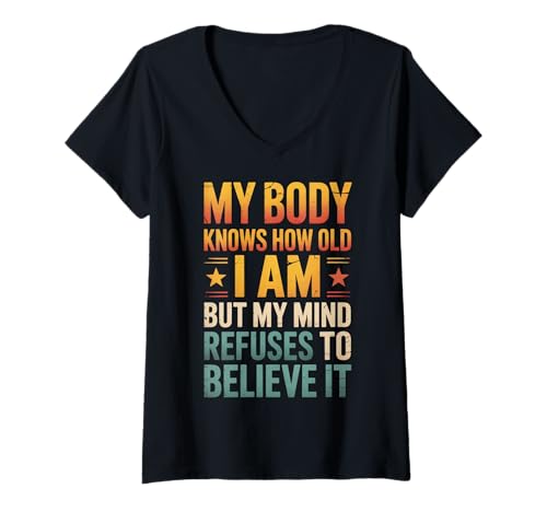 Damen My Body Knows How Old I Am But My Mind Refuses To Believe It T-Shirt mit V-Ausschnitt Damen My Body Knows How Old I Am But My Mind Refuses To Believe It T-Shirt mit V-Ausschnitt von Älter Werden Altern Jugendliche Denkweise Alt
