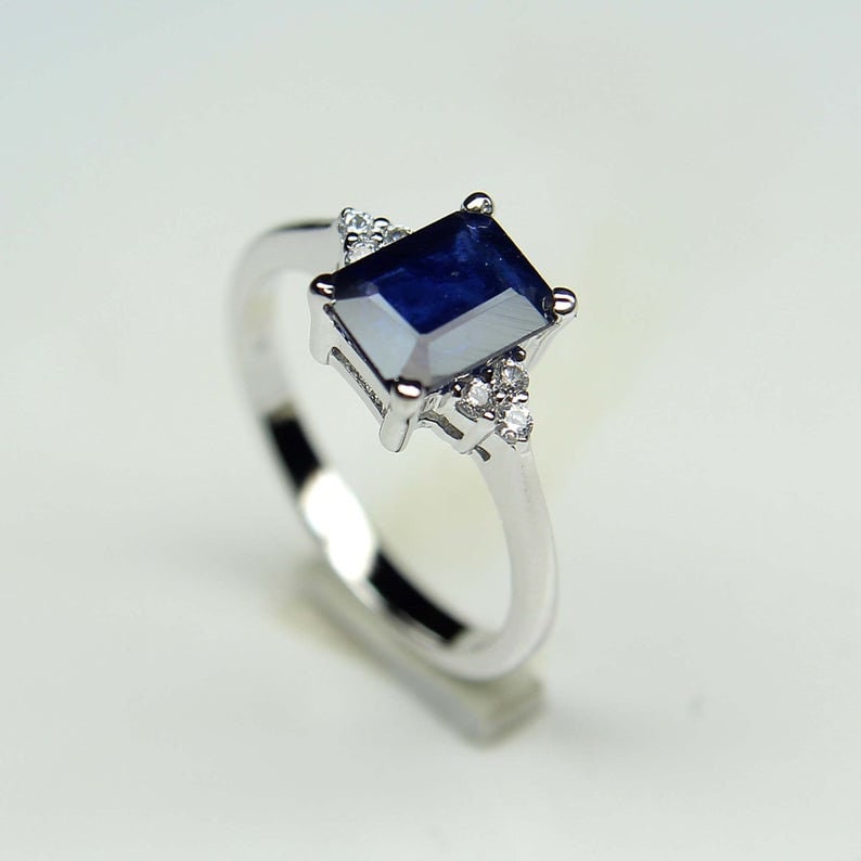 Echter Vintage Blauer Saphir Ring/925 Sterling Silber Handgemachter Smaragdschliff Für Frauen von AFGEMSNJEWELLERY