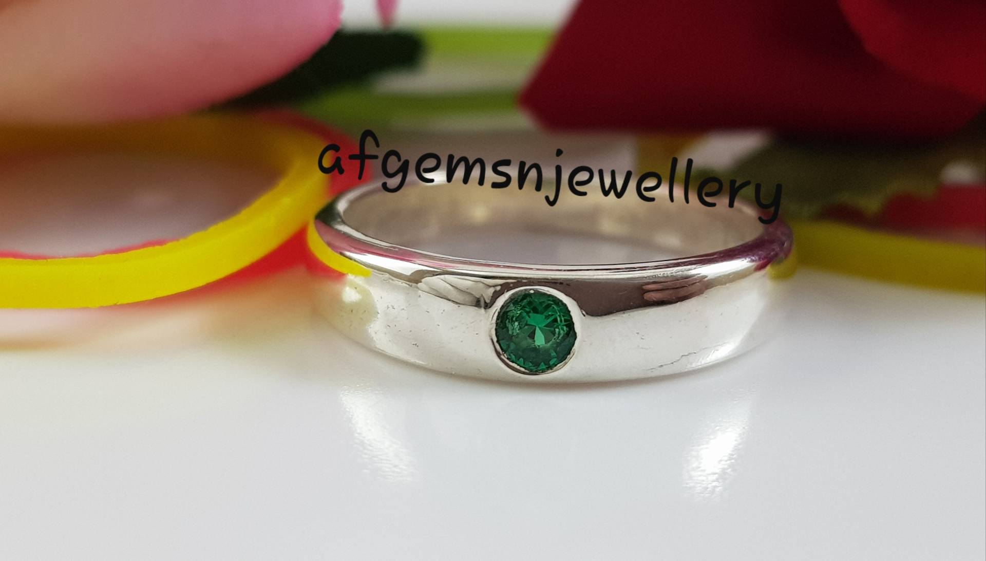 Eternity Band Smaragd Ring Aniversary Sterling Silber Passendes Stapelring Mai Geburtsstein Ehering von AFGEMSNJEWELLERY