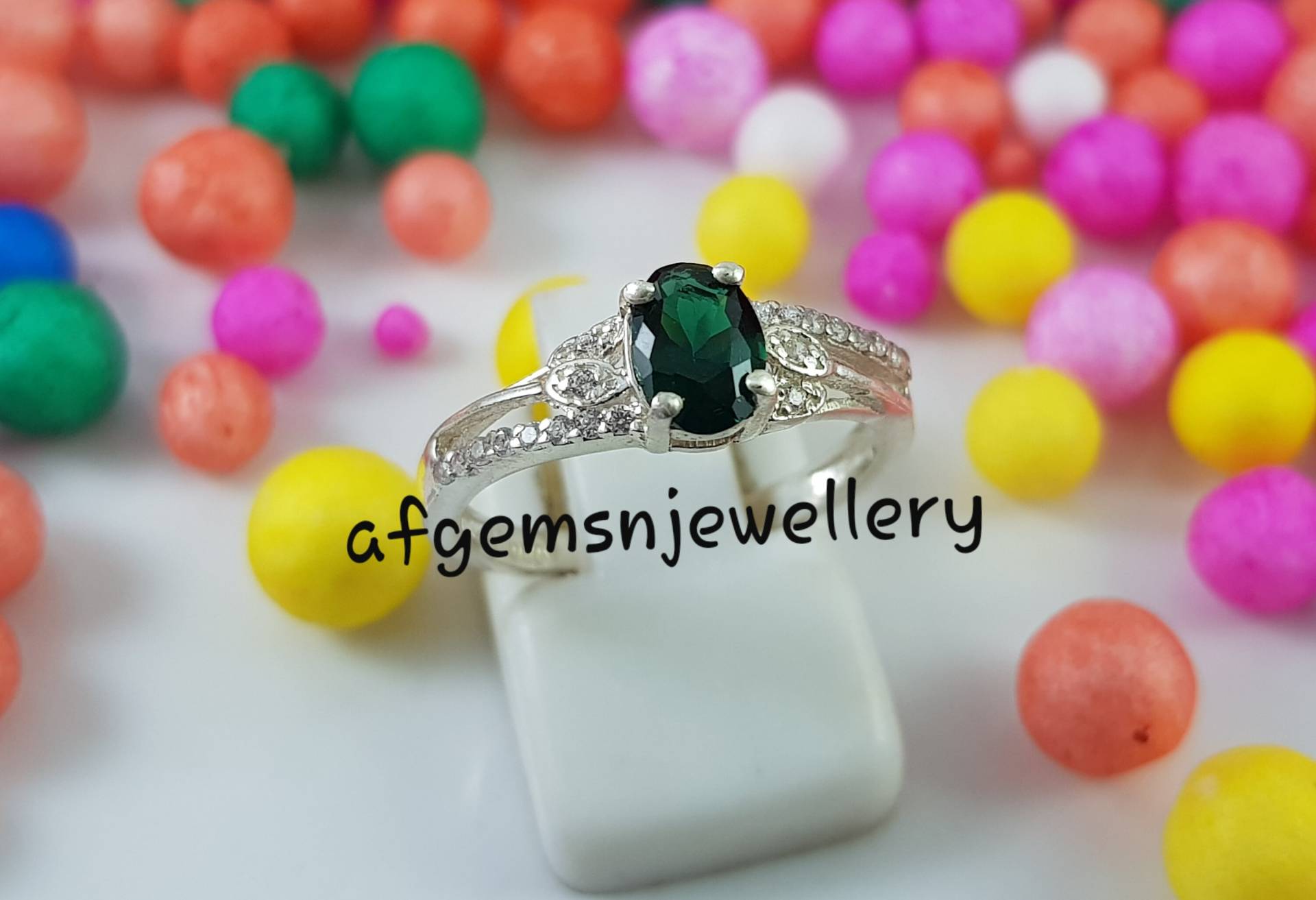 Oval Geschliffener Smaragd Ring - Grüner Edelstein Verlobungsring - Mai Geburtsstein - Jahrestag Geburtstagsgeschenke von AFGEMSNJEWELLERY