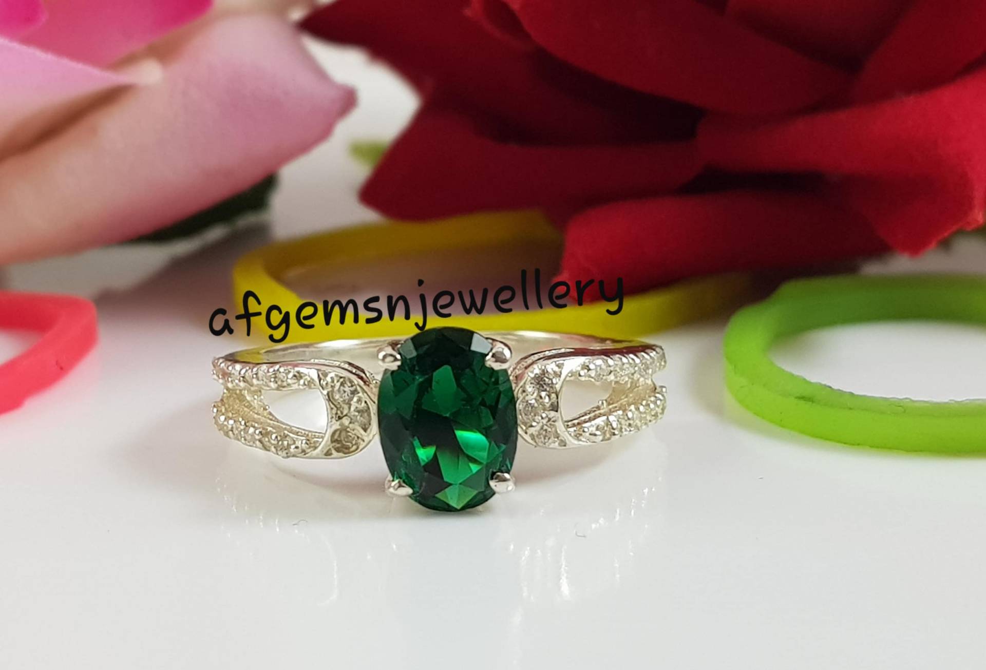 Smaragd Ring, Massiver Silber Oval Form Ehering, Mai Geburtsstein Verlobungsring, Halo Ring von AFGEMSNJEWELLERY