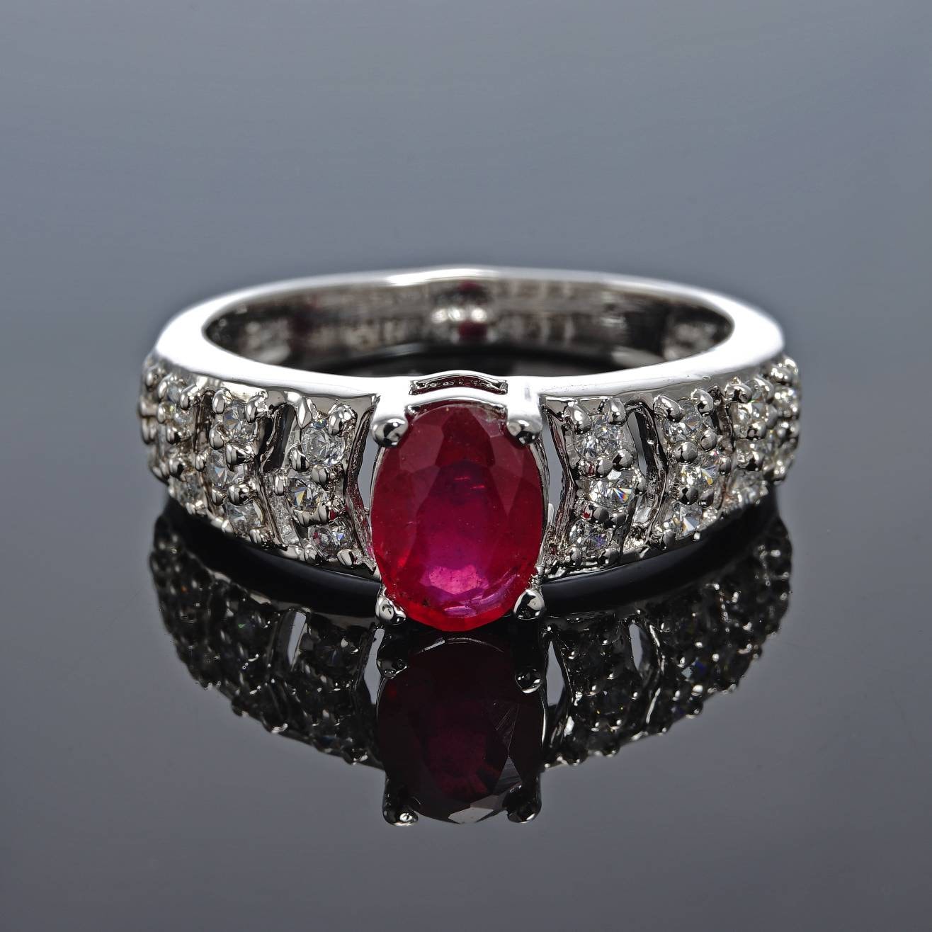 Verlobung Ring-Ruby Ring-Vintage Ring-Birthstone Rubin-Ruby Edelstein Rubin Ring-Einzigartige Ring-Zirkon Ring-Frauen Ring von AFGEMSNJEWELLERY