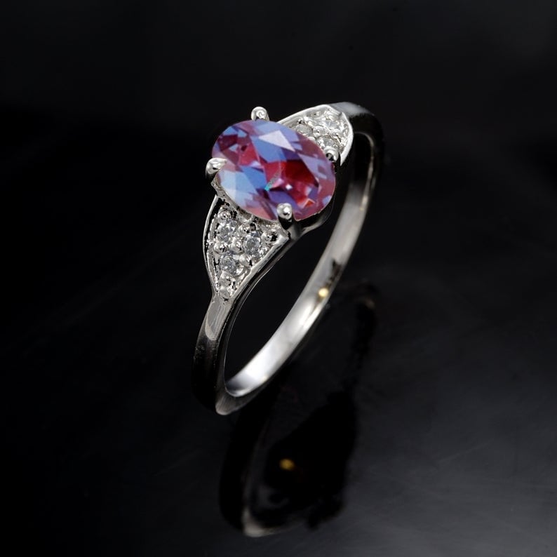 Wunderschöner Handgemachter Alexandrit Stein Ring Lab Versprechen Oval Schliff Edelstein Ehering Sterling Silber von AFGEMSNJEWELLERY