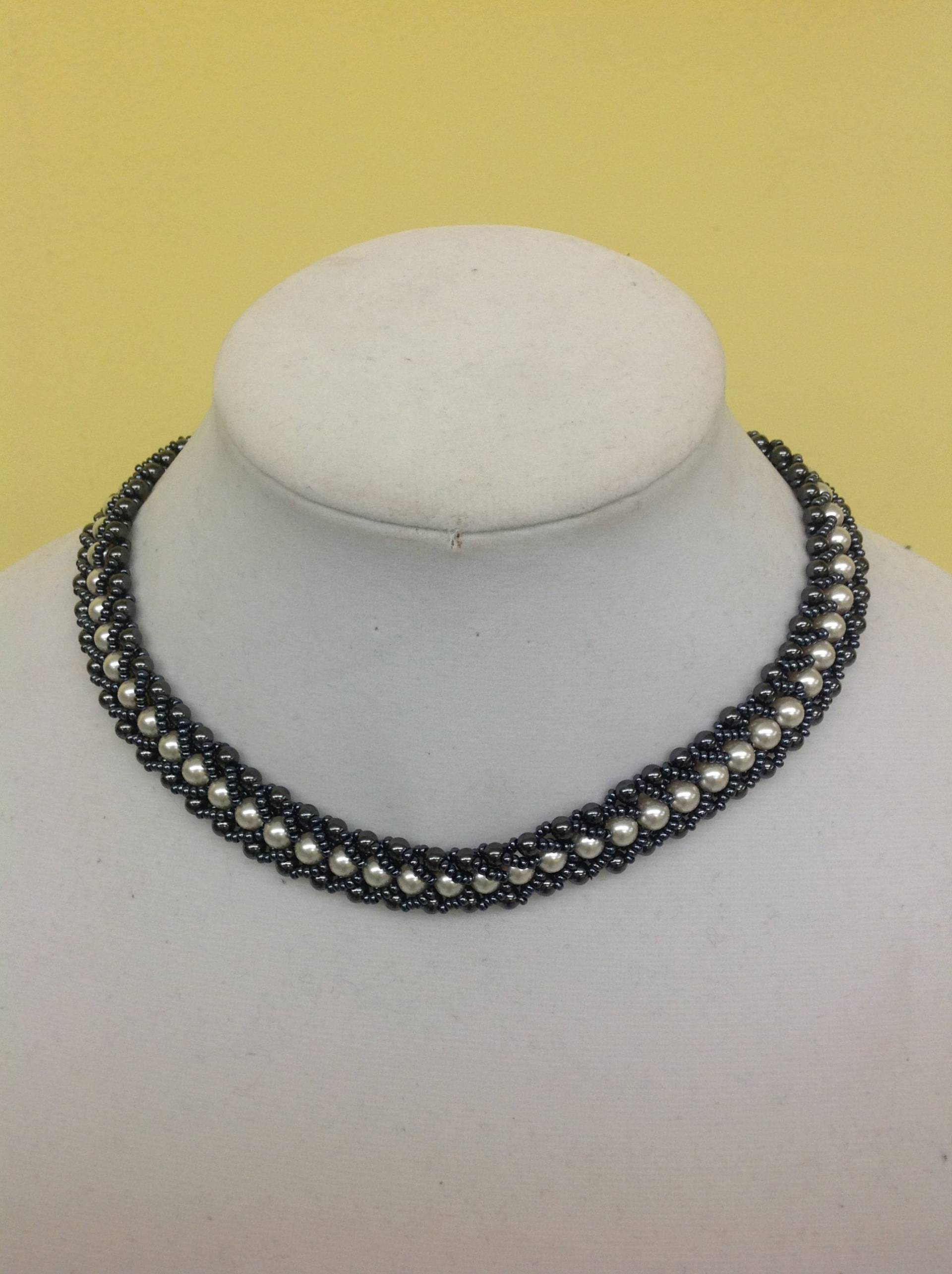 Swarovski Kristallperlenkette Schwarze Spiralperle, 16" Swarovski Kristallperlenkette Schwarze Spiralperle, 16" von AFRICANFABRICSPOT