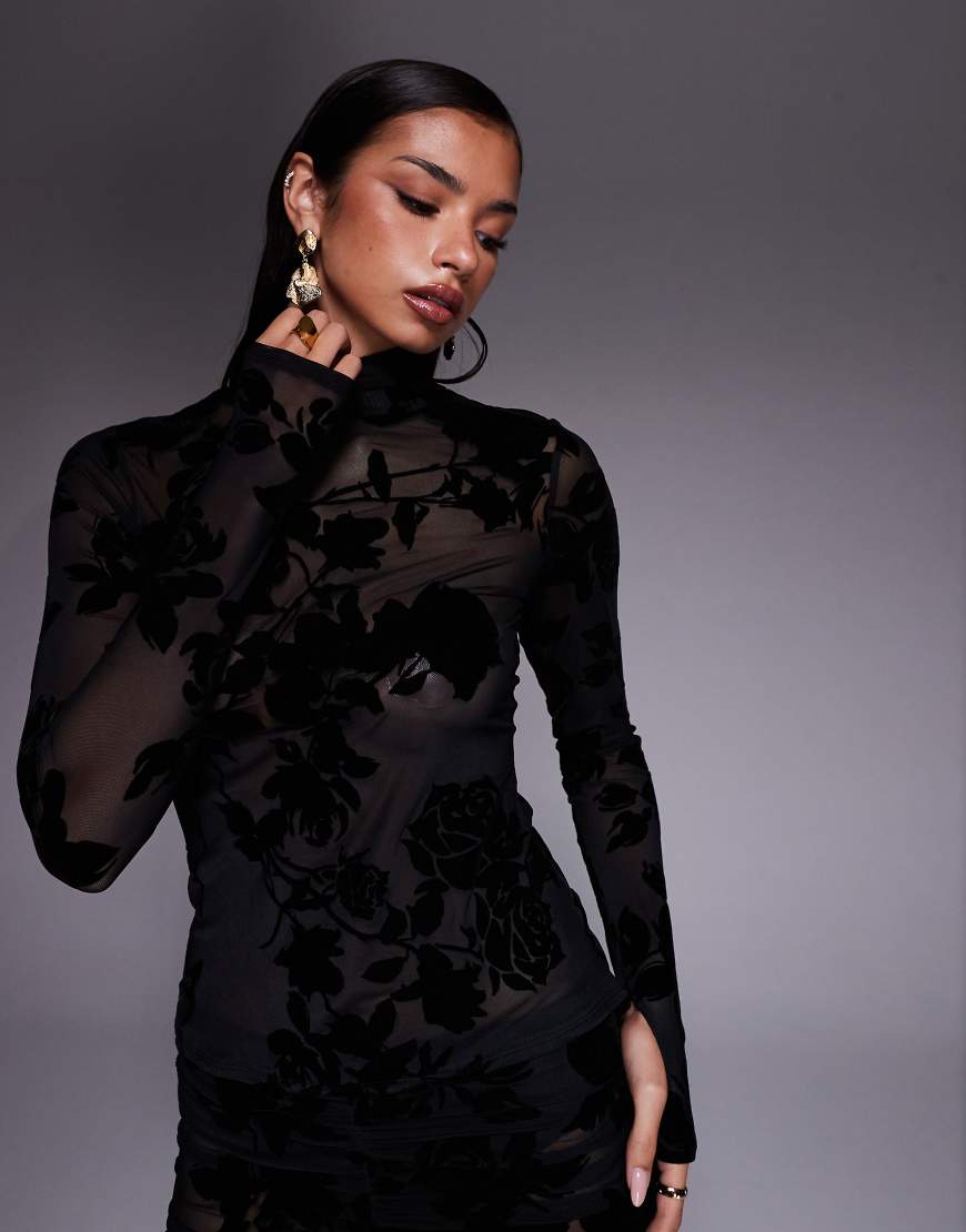 AFRM - Oberteil in Schwarz mit beflocktem Blumendetail und Rollkragen, Kombiteil-Rosa von AFRM