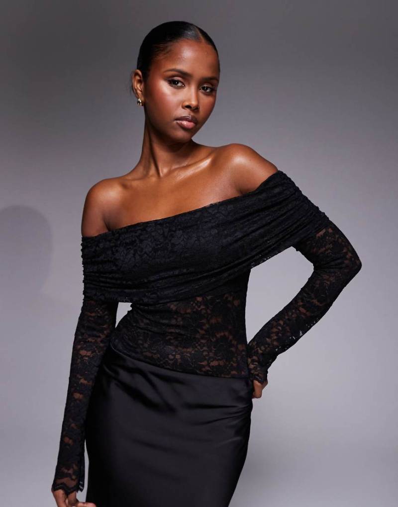 AFRM - Schulterfreier, langärmliger Body aus Spitze in Schwarz von AFRM