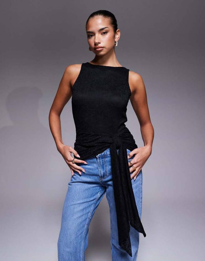 AFRM - Ärmelloses Spitzen-Oberteil in Schwarz mit geknotetem, drapierten Detail und Rückenausschnitt von AFRM