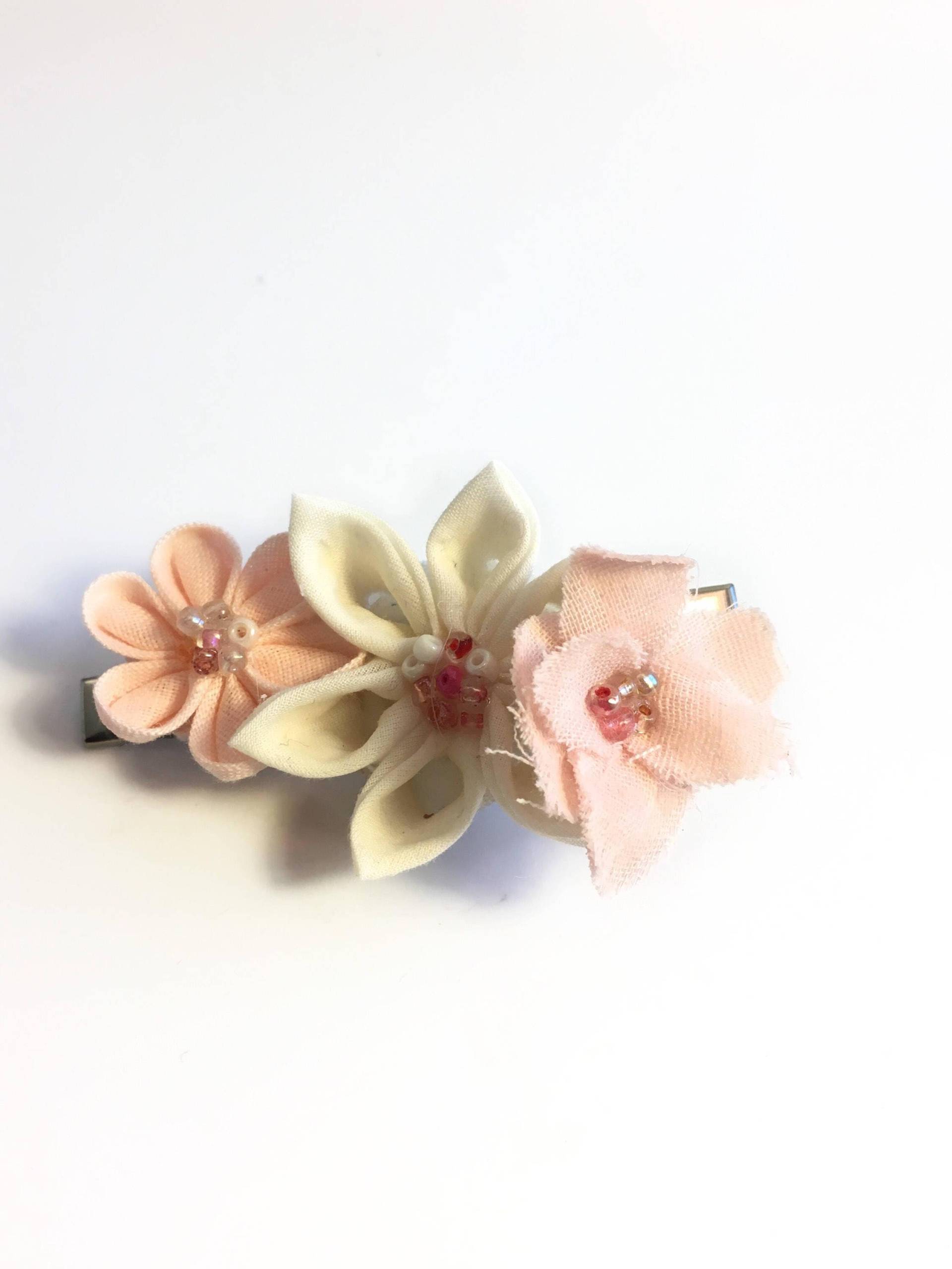 Mehrfarbige Blüten Haarspanbe Mehrfarbige Blüten Haarspanbe von AFlowerforRose