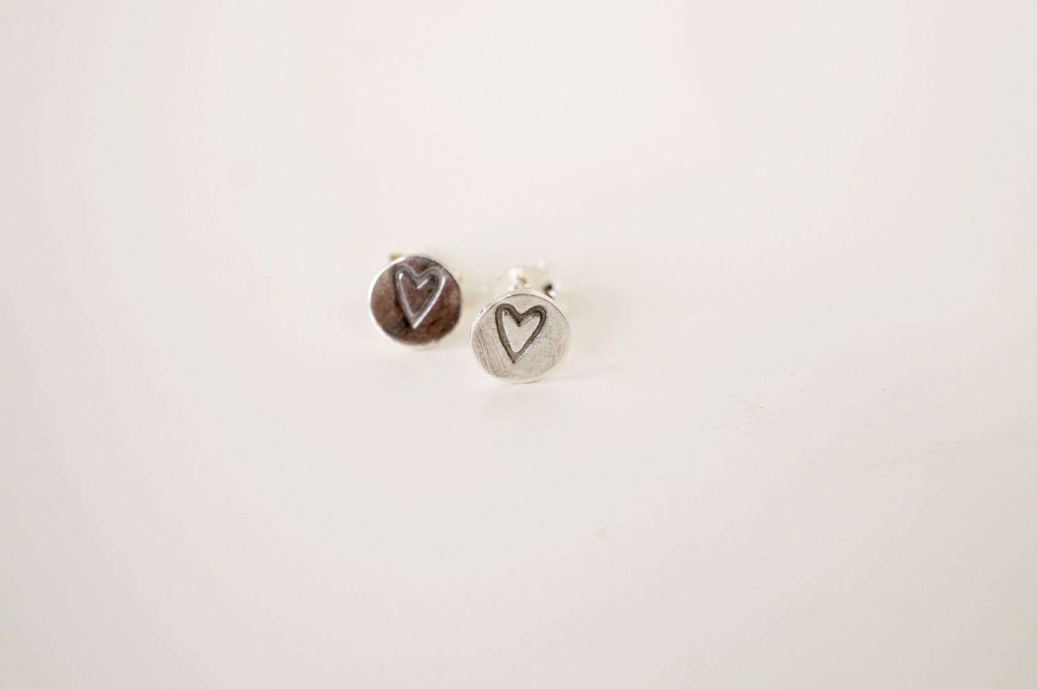 Herz Id Ohrstecker Silber Oder Gold Fill, Minimalist Style Herz Id Ohrstecker Silber Oder Gold Fill, Minimalist Style von AGOSTUDIO