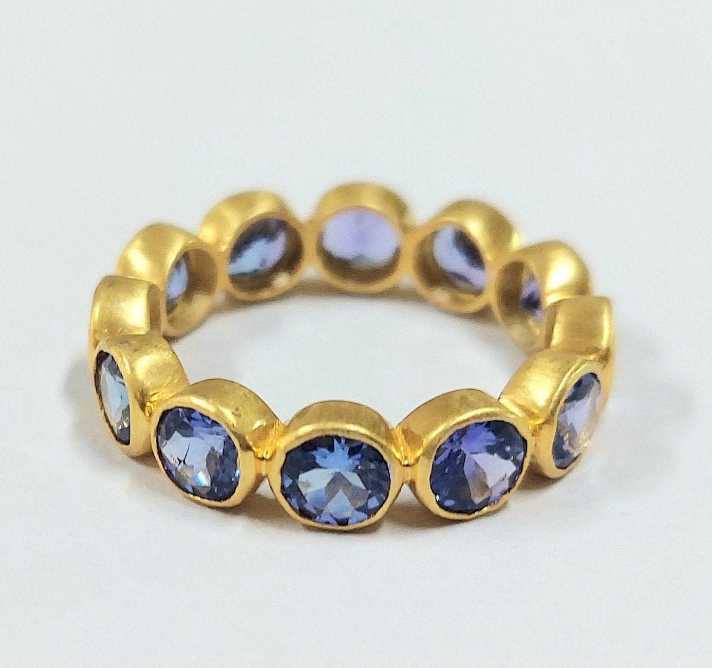 Tansanit Goldring, Rund Eternity Ring, Frauen Geschenk Matte Finish, Goldschmuck, Zierliche Aaa Grade, Erstaunliche Farbe von AGStoreaccessories