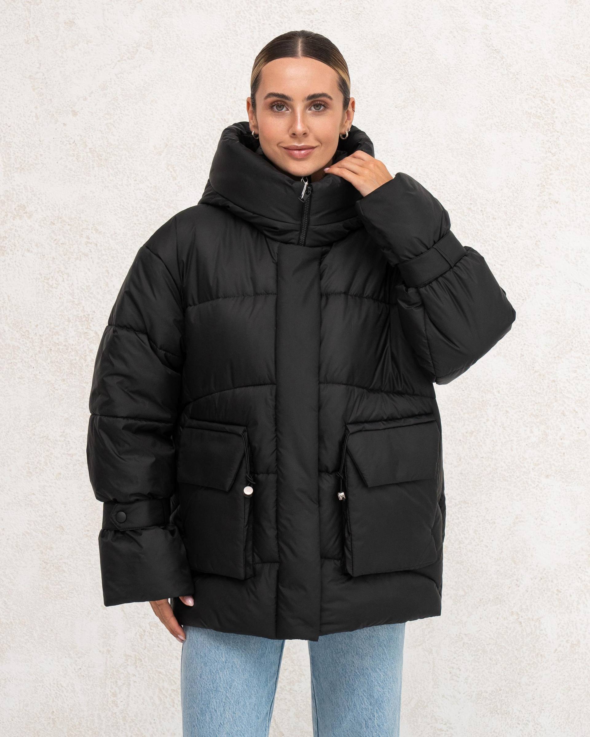 Oversize Pufferjacke Mit Großen Taschen in Schwarz, Damen Winterjacke Hoher Kapuze, Warme Kunstdaunen Füllung von AGmodeShop