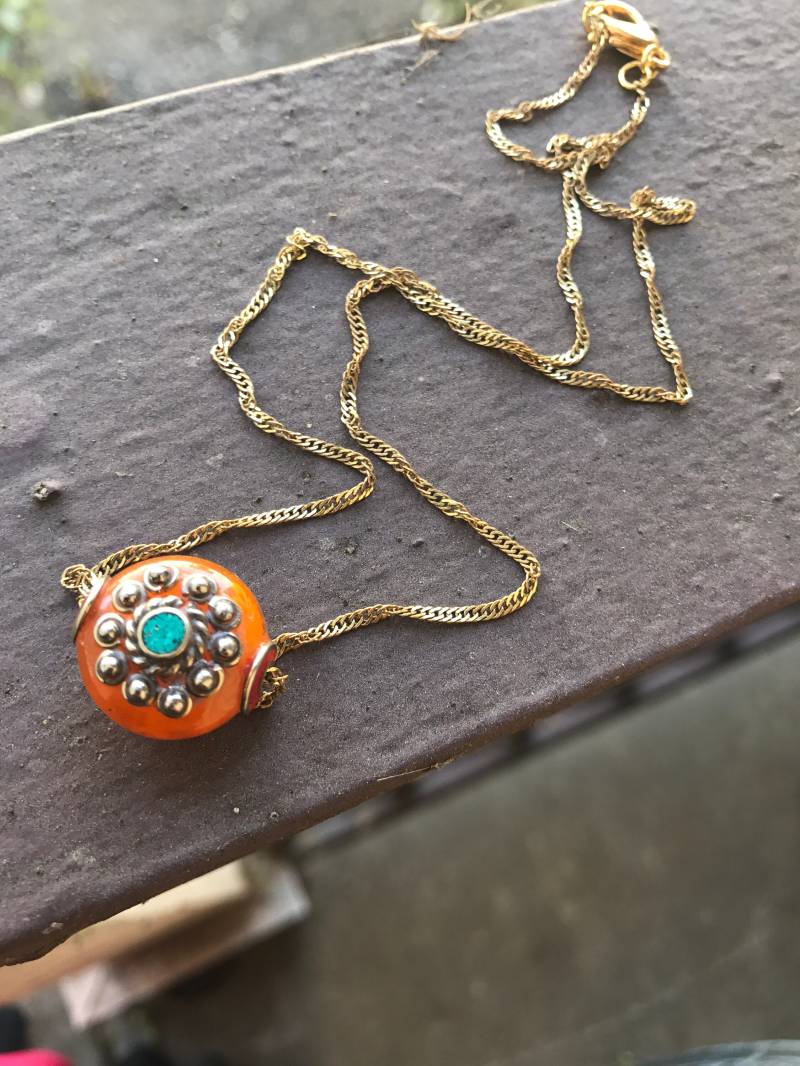 Nepal Bernsteinkette Mit Antiken Bernsteinperlen in Gold-Qualität von AHAAVI