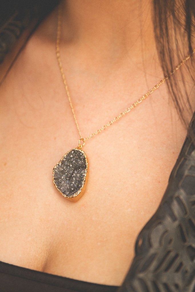 Schwarzer Druzy An Gold Mattierter Kette Schwarzer Druzy An Gold Mattierter Kette von AHACreations86
