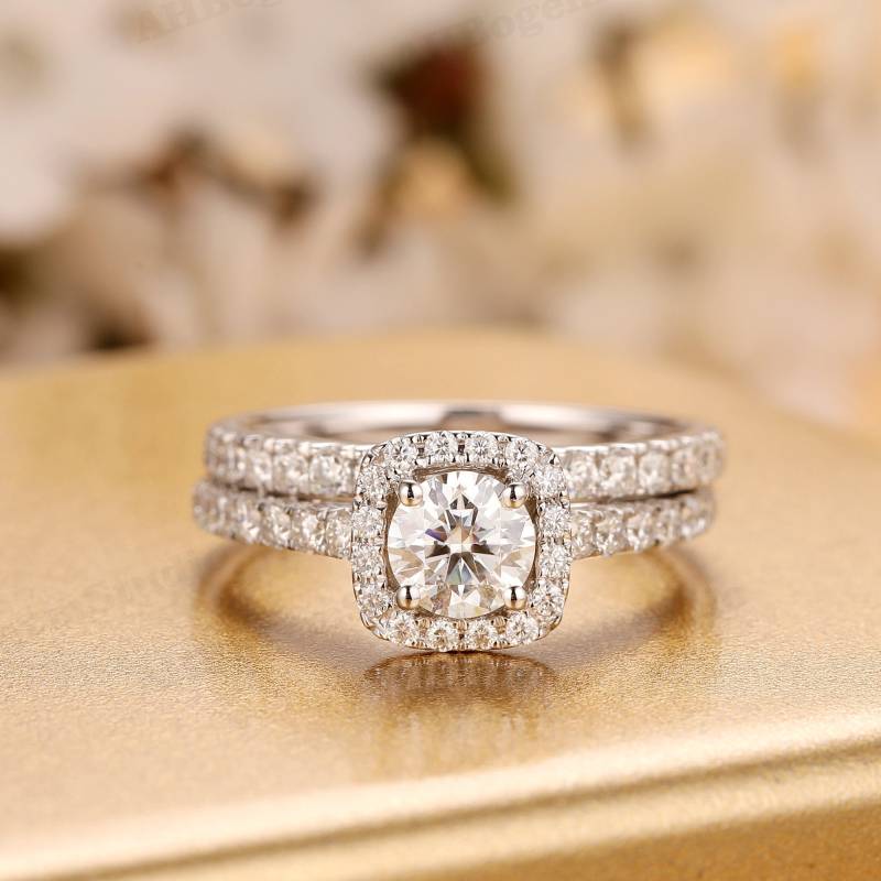 Halo 0.50Ct Rundschliff F Farbe Moissanite Center, 14K Solidem Weißgold, Ring Für Frauen Hochzeitssets, Jubiläumsring, Ehering von AHBogemStudio