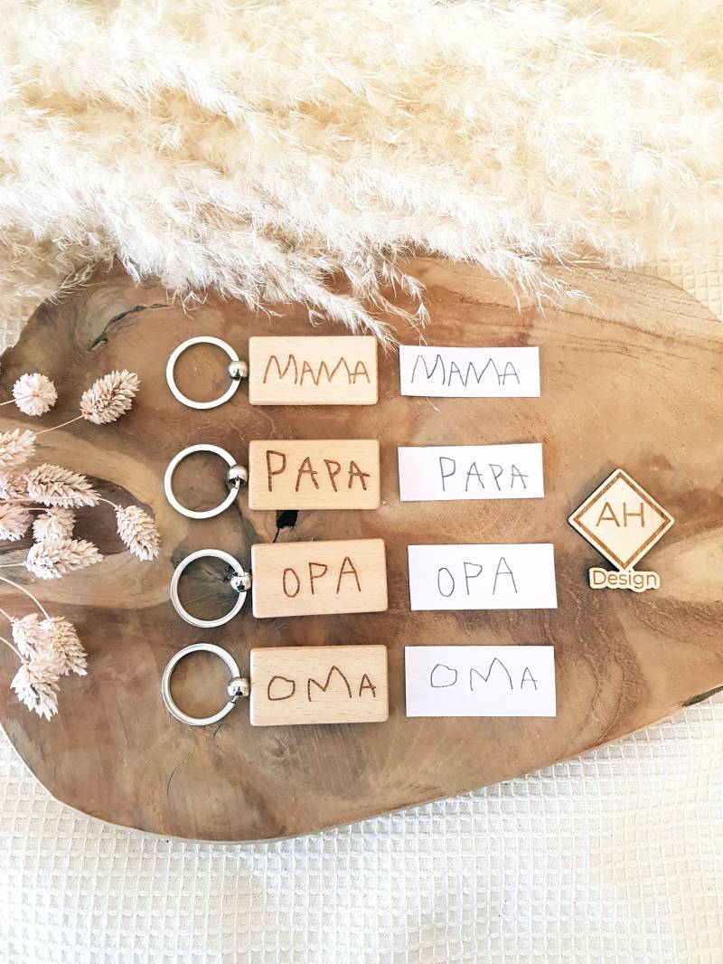 Schlüsselanhänger Holz Personalisiert Eigene Handschrift Name Vatertag Muttertag Geschenk Schulkind von AHDesign2021