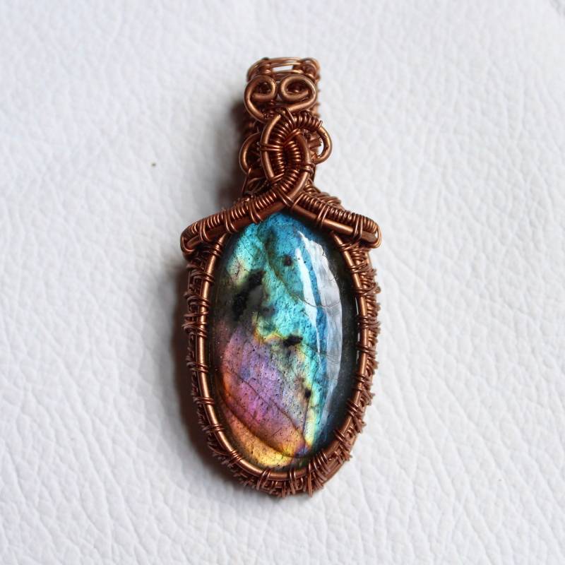 Super Natürlicher Labradorit Edelstein Kupferdraht Eingewickelt Handgemachter Anhänger Schönes Design Wrap Kupfer Schmuck Size.63x27x8 Mm von AHMEDGEMSBEADS
