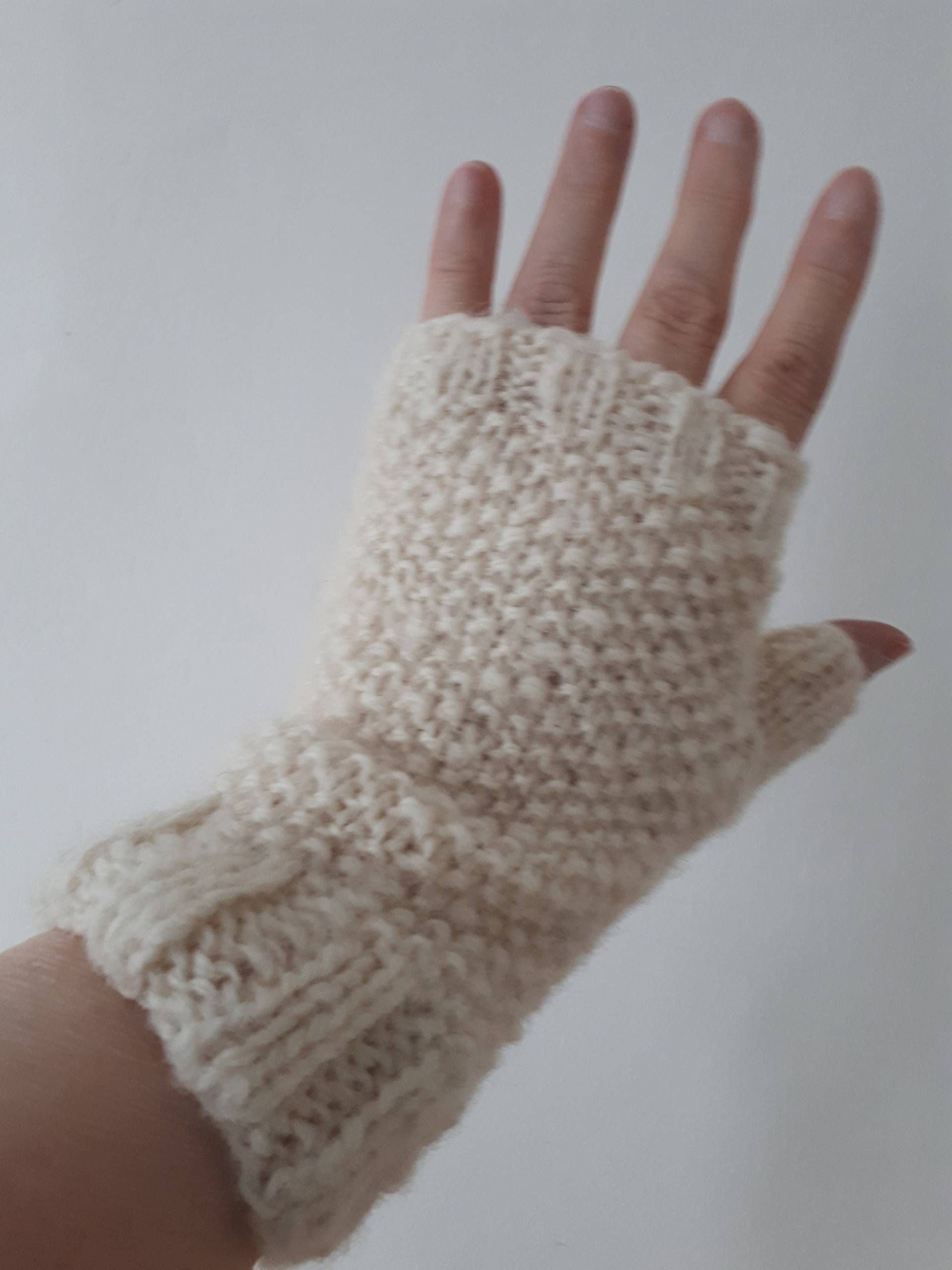Fingerlose Handschuhe Aus Schafwolle Fingerlose Handschuhe Aus Schafwolle von AHaTextildesign