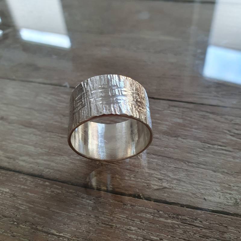 Breiter Ring Mit Struktur, Silberring Toller Optik, Außergewöhnlicher von AHeinzeGoldschmiedin