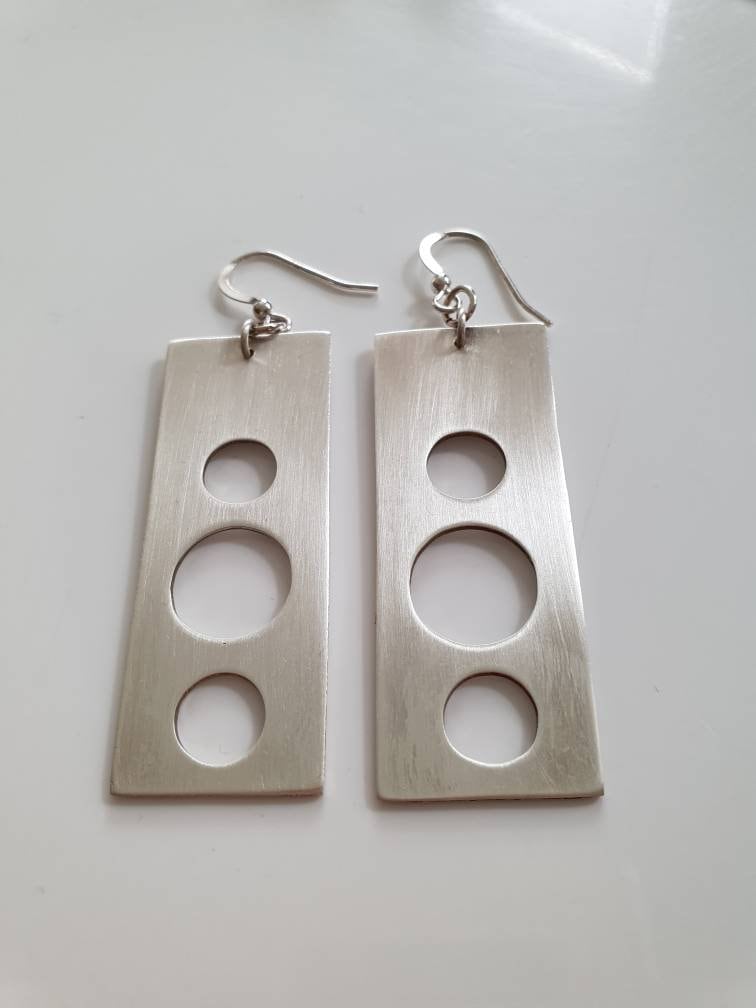 Große Ohrhänger in Tollem Design, Große Sterling Silber Ohrhänger, Ohrringe Mit Löchern von AHeinzeGoldschmiedin