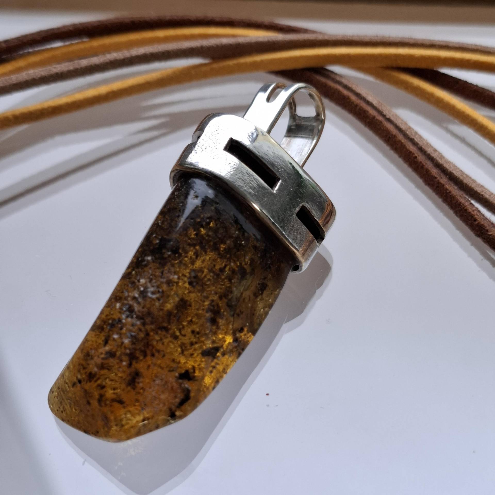 Großer Bernstein Kettenanhänger Mit Silber Aufhängung, Bernsteinanhänger , Modern von AHeinzeGoldschmiedin