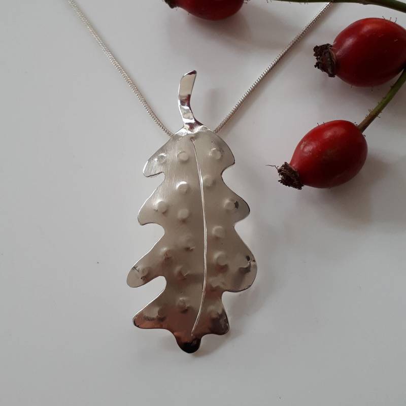 Großes Eichenblatt Als Kettenanhänger, Kettenanhänger Aus Sterlingsilber, Handgearbeitet von AHeinzeGoldschmiedin