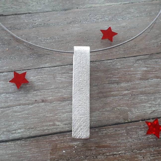 Kettenanhänger Aus 925 Sterling Silber , Strukturierte Oberfläche, Schlicht Und Modern, Einzelstück von AHeinzeGoldschmiedin