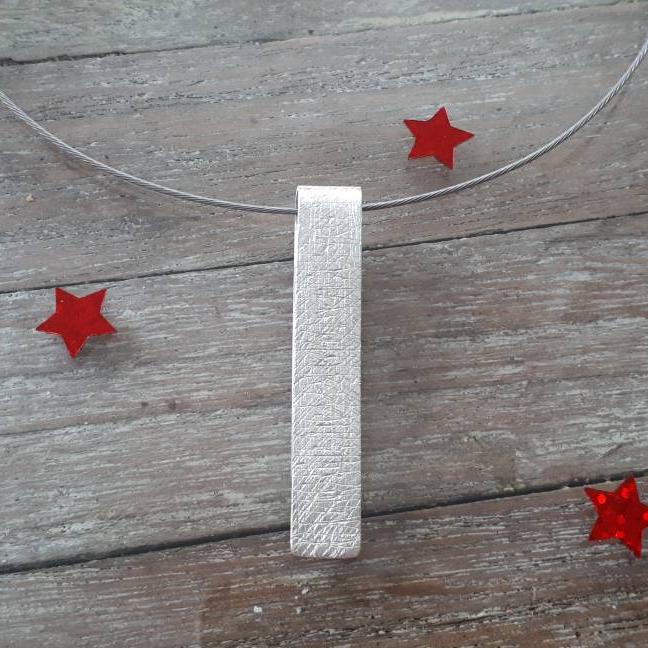 Kettenanhänger Aus 925 Sterling Silber , Strukturierte Oberfläche, Schlicht Und Modern, Einzelstück von AHeinzeGoldschmiedin