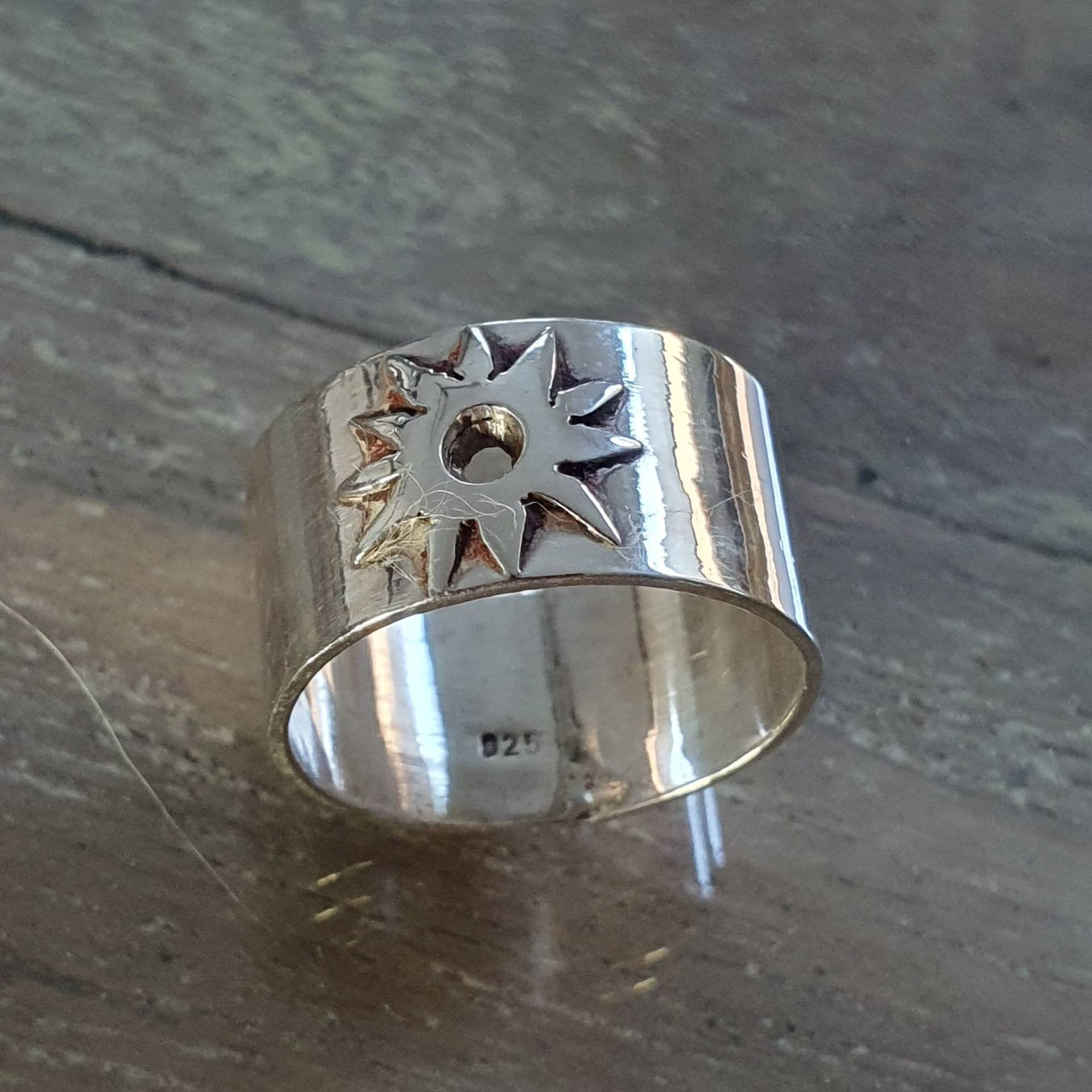 Kleiner Silberring Mit Sonne Oder Blume, Sonnenring, Blumenring, Blütenring, Unikat von AHeinzeGoldschmiedin