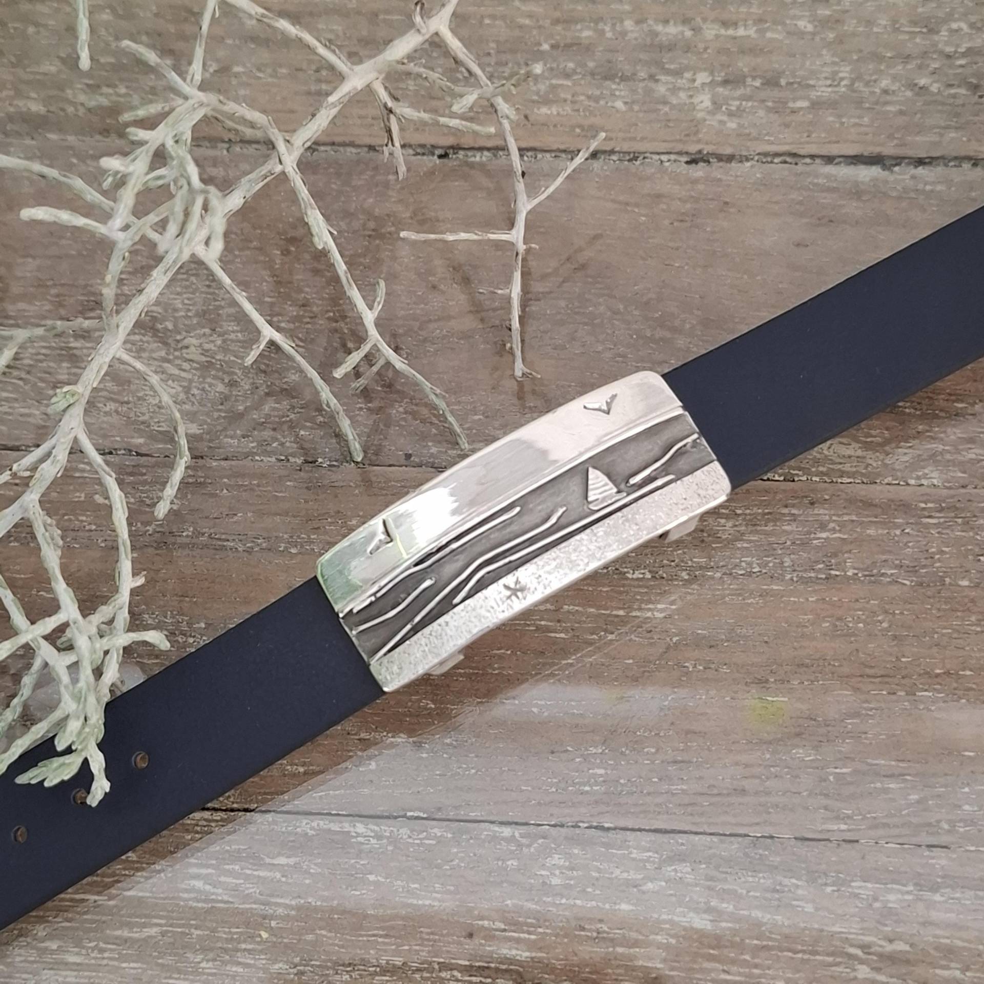 Küstenlandschaft , Nordsee Oder Ostsee, Boot Im Meer, Maritime Landschaft Fürs Handgelenk von AHeinzeGoldschmiedin