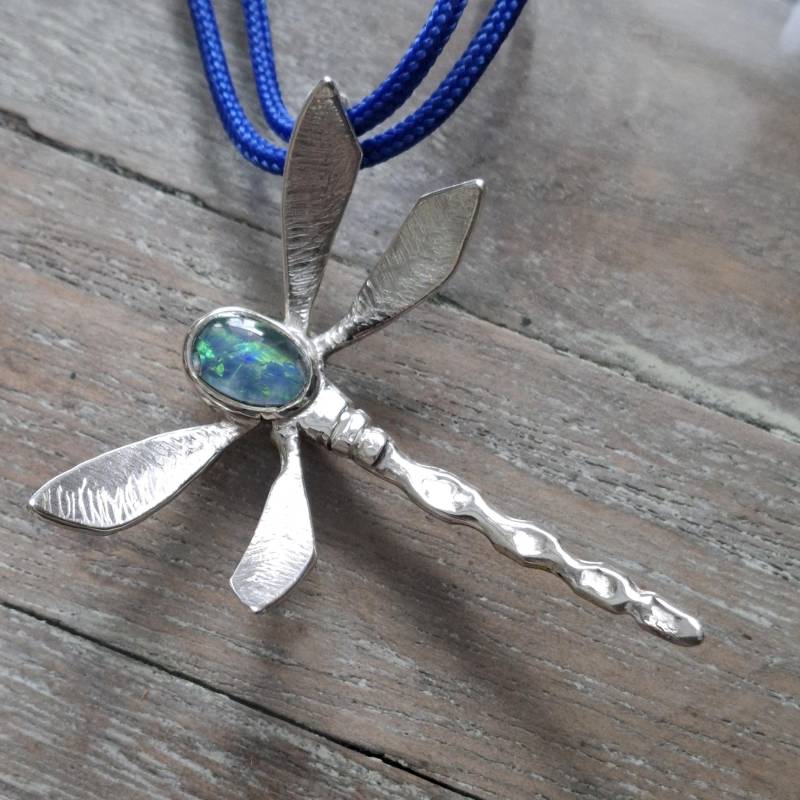 Libelle Als Kettenanhänger in Silber, Silberne Mit Opal - Doublette, Anhänger Libelle, Libellenanhänger Stein von AHeinzeGoldschmiedin