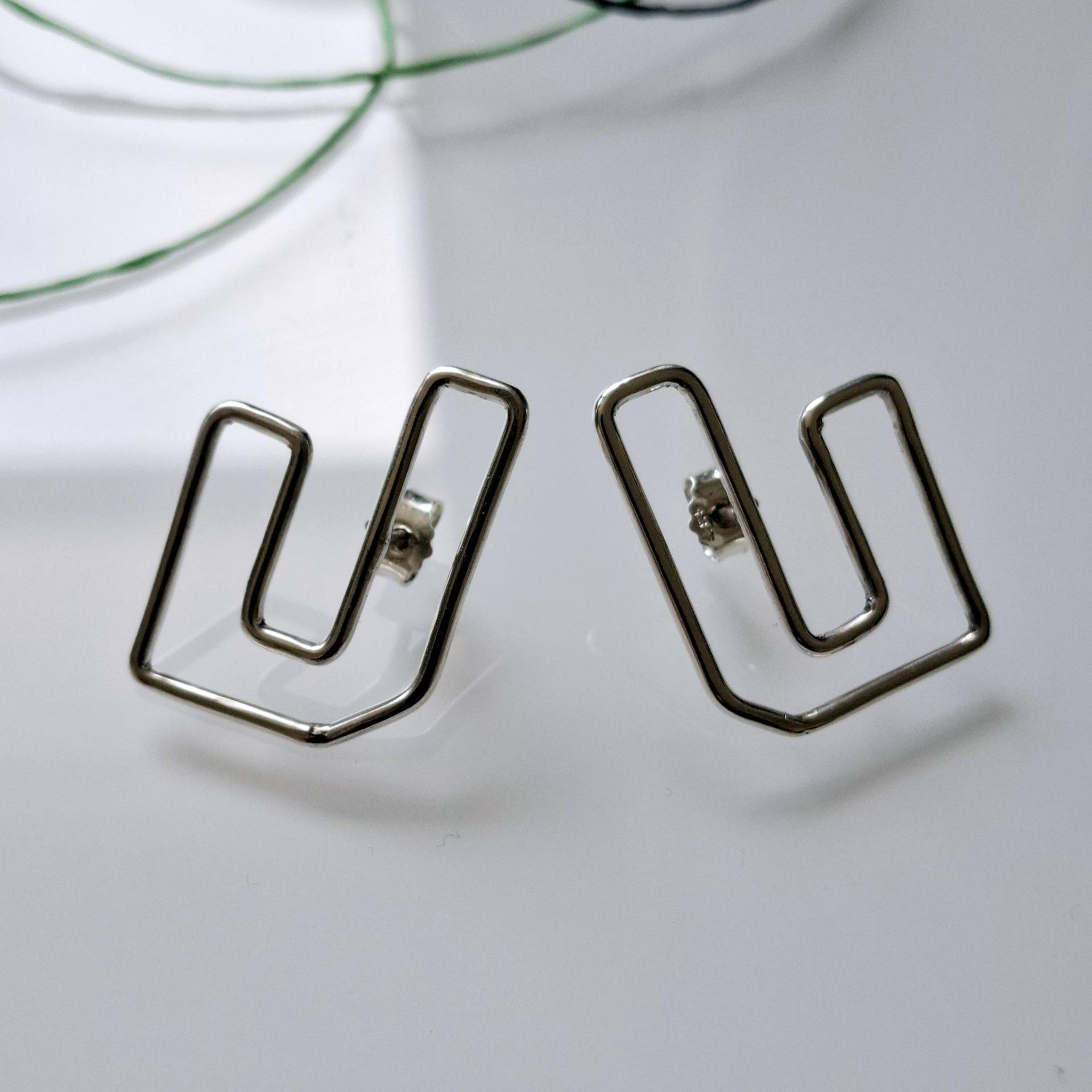 Ohrstecker Aus Silberdraht Gebogen. , Eckig Gebogene Silberohrstecker . Artikel No.101 von AHeinzeGoldschmiedin