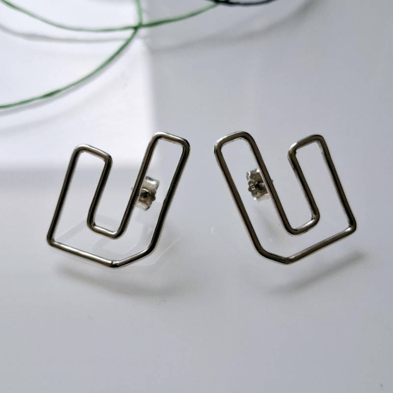 Ohrstecker Aus Silberdraht Gebogen. , Eckig Gebogene Silberohrstecker . Artikel No.101 von AHeinzeGoldschmiedin