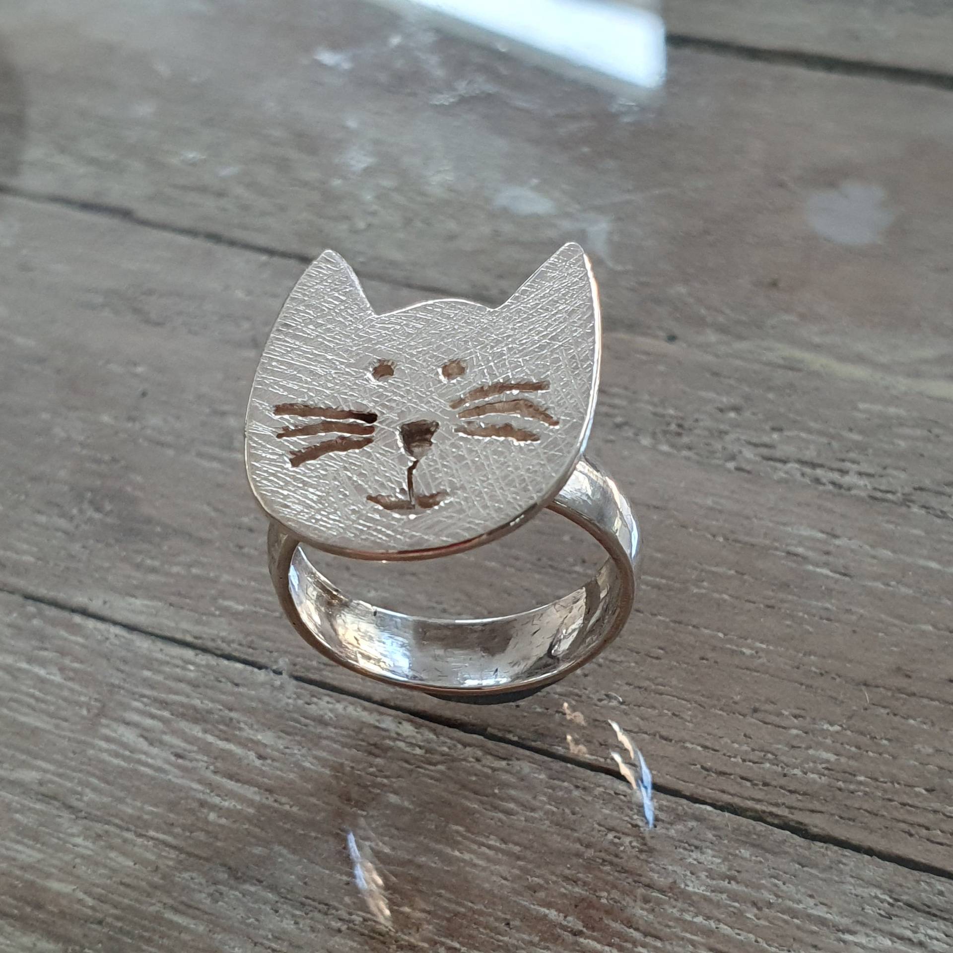 Ring Mit Katzenkopf, Silberring Katze, Katzenring in Silber, Einem Katzenkopf von AHeinzeGoldschmiedin
