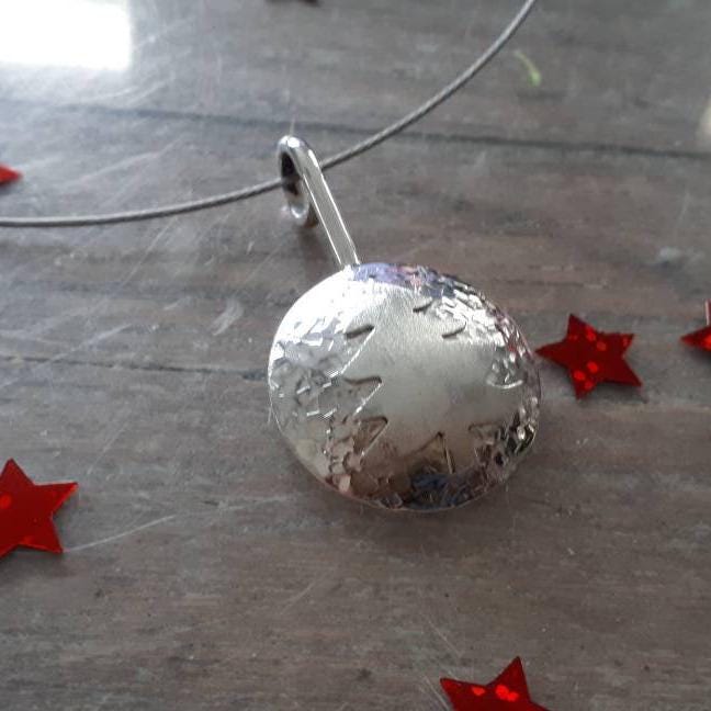 Runder Silberner Kettenanhänger Mit Tanne, Tannenbaum, Einzelstück, Sterling Silber, Leicht Und Zart von AHeinzeGoldschmiedin