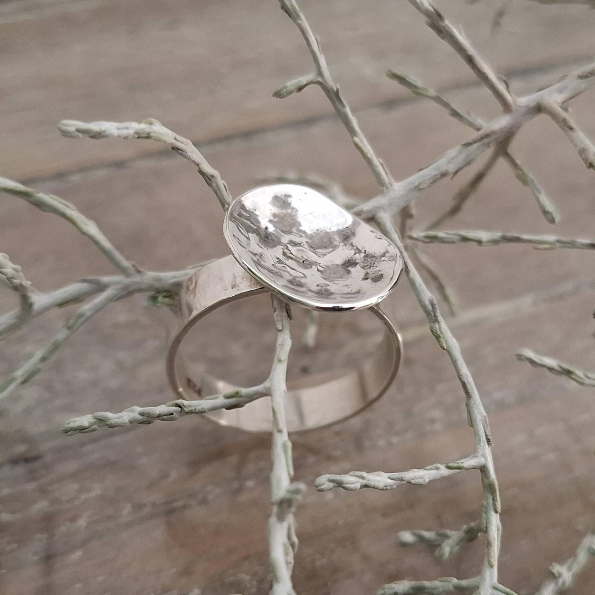 Silber Ring in Schalenform, Silberring Geschwärzt, Großer Silberring, Obstkörbchenring von AHeinzeGoldschmiedin