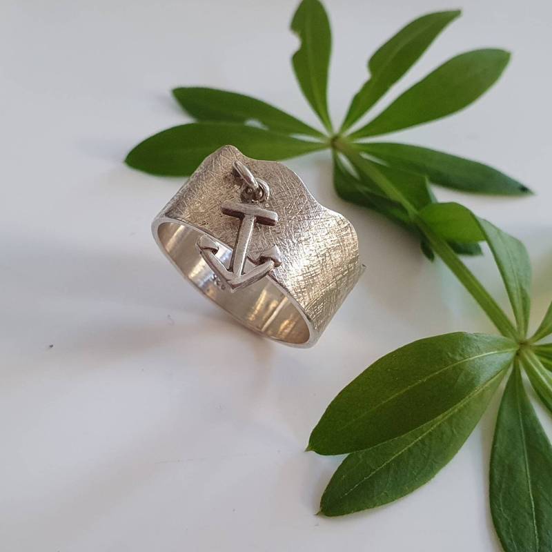 Silberring in Wellenform Mit Beweglichem Anker, Ankerring, Beweglicher Anker Auf von AHeinzeGoldschmiedin