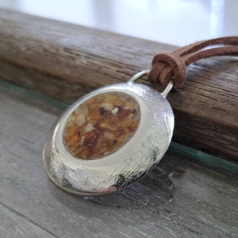 Toller Runder Silber - Anhänger Mit Aufbau Und Bernsteinfüllung, Silberner Bernstein Anhänger, Wendeanhänger von AHeinzeGoldschmiedin