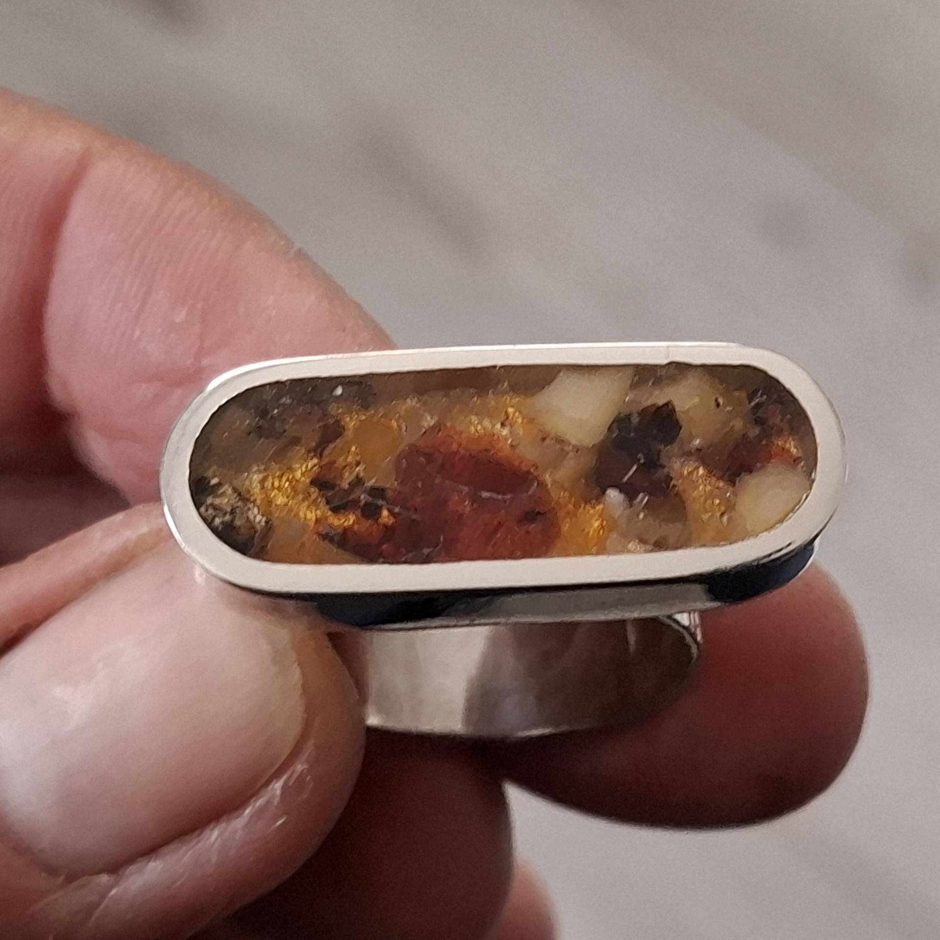 Wunderschöner Silber Unikat Ring Mit Unterschiedlichen Kleinen Bernsteinen von AHeinzeGoldschmiedin
