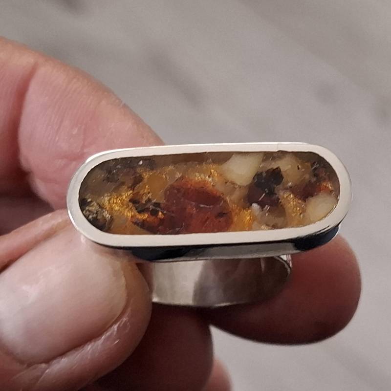 Wunderschöner Silber Unikat Ring Mit Unterschiedlichen Kleinen Bernsteinen von AHeinzeGoldschmiedin