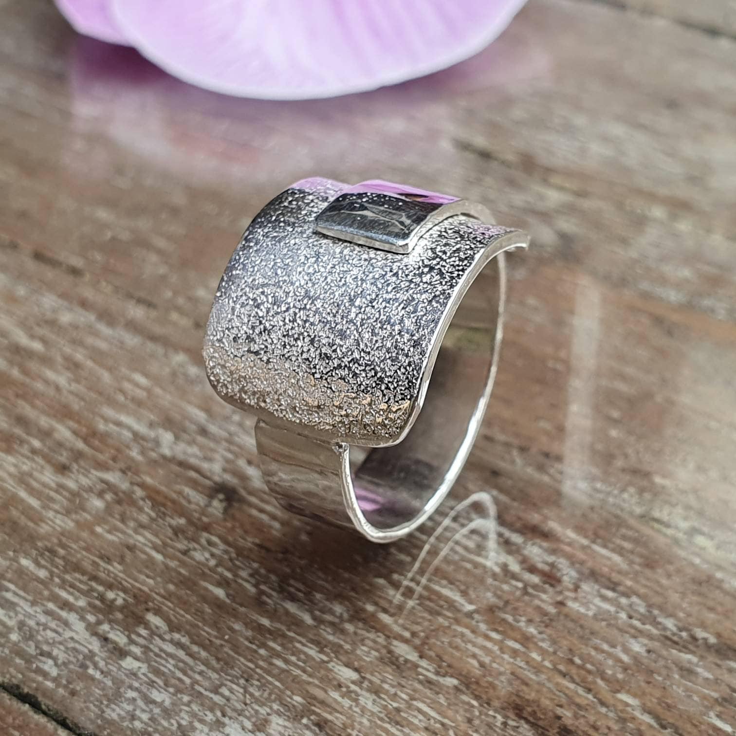 Wunderschöner Silberring Mit Verschiedenen Strukturen in Xxl, Ring Für Große Größen, Verstellbarer von AHeinzeGoldschmiedin