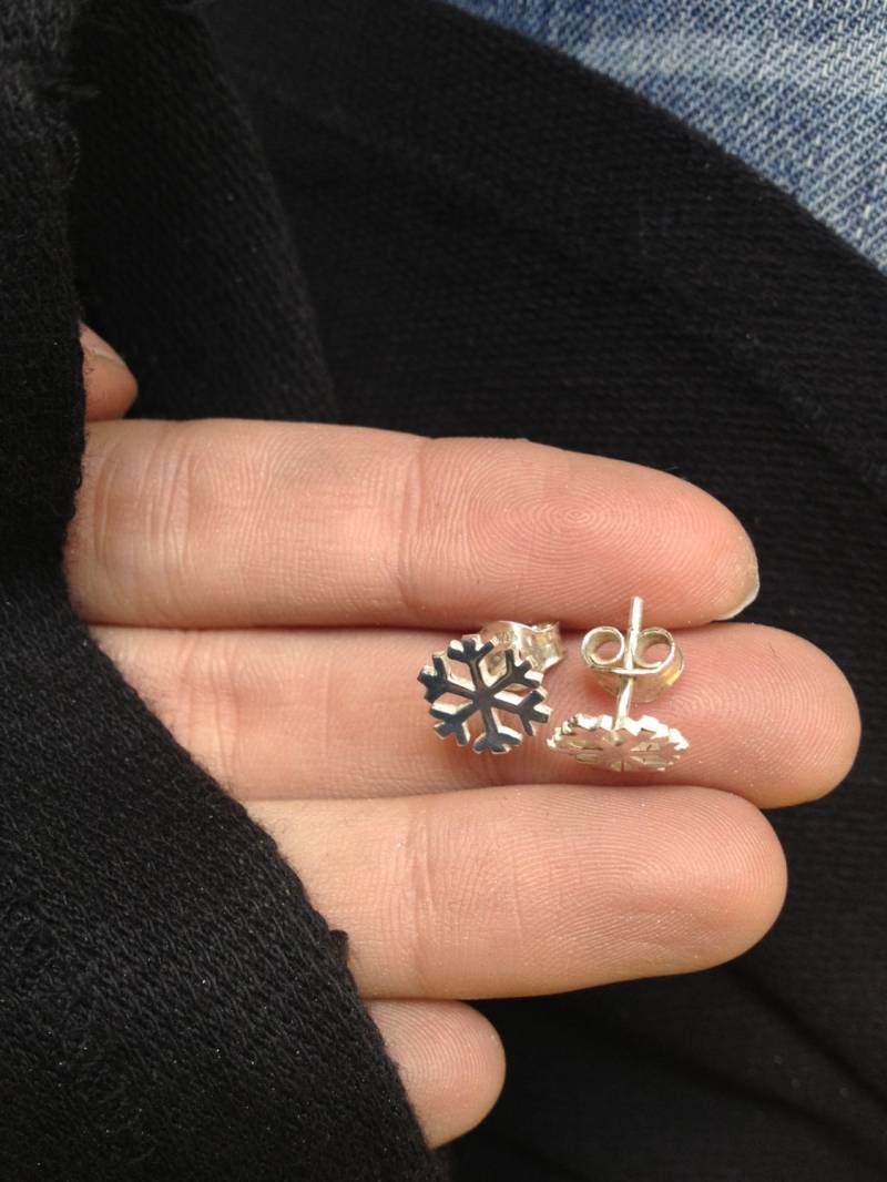 Schneeflocke Handmade Sterling Silberohrringe Schneeflocke Handmade Sterling Silberohrringe von AINAjoies