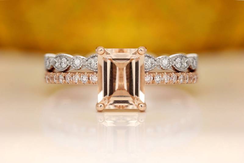 2, 00 Ct Smaragd Geschnitten Morganit in Rose Gold Und 0.50Ct.tw Diamant Ewigkeit Gecalloped Passende Band Zwei Ton, Gold, Gelbgold Braut Set von AIexanderSparks