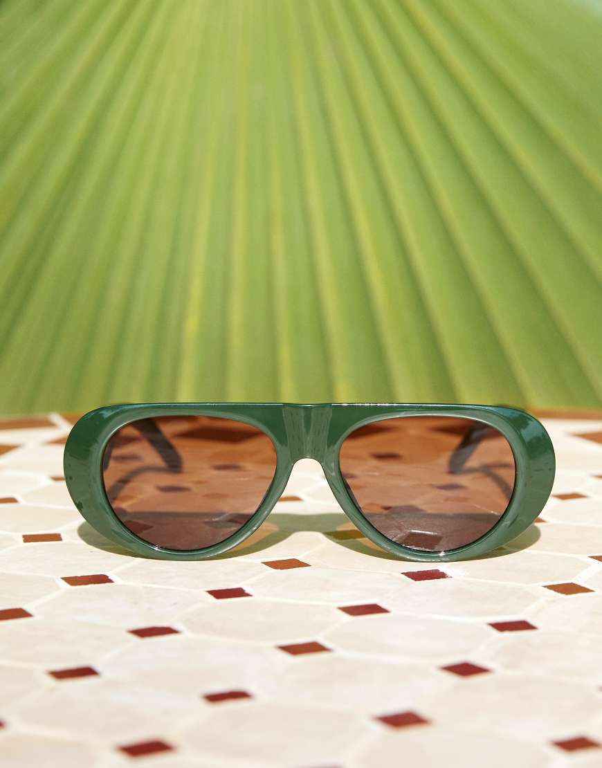 AJ Morgan - Pilotensonnenbrille in Grün mit braunen Gläsern und flacher Oberseite von AJ Morgan