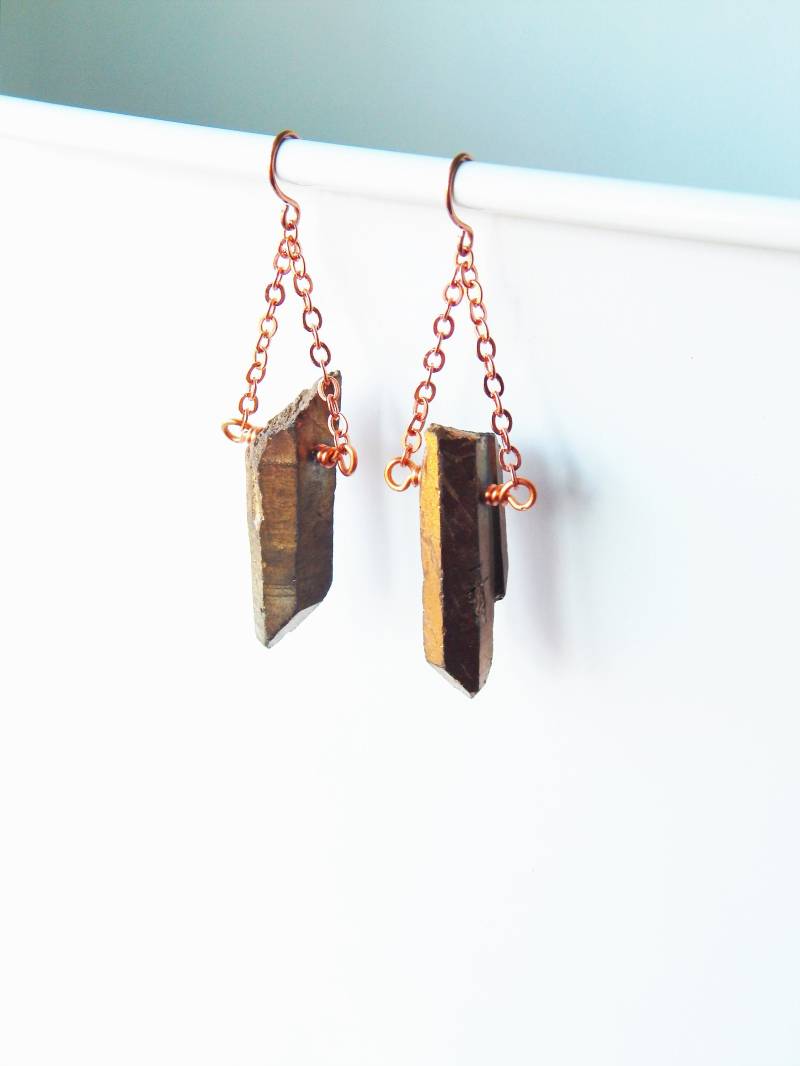 Bronze Aura Titanium Kristall Punkt Ohrringe - Chunky Stein Statement Rustikaler Kupfer Schmuck Luster Crystal Pointer Geschenk Für Sie von AJBcreations