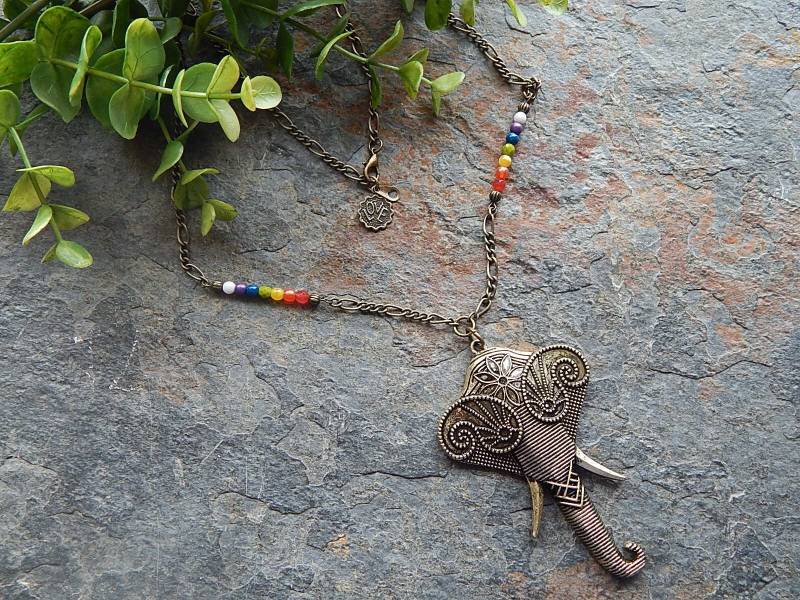 Elefant Kette - Große Messing Mit Regenbogen Chakra Perlen Glückselefant Boho Style Bunt Gutes Karma von AJBcreations